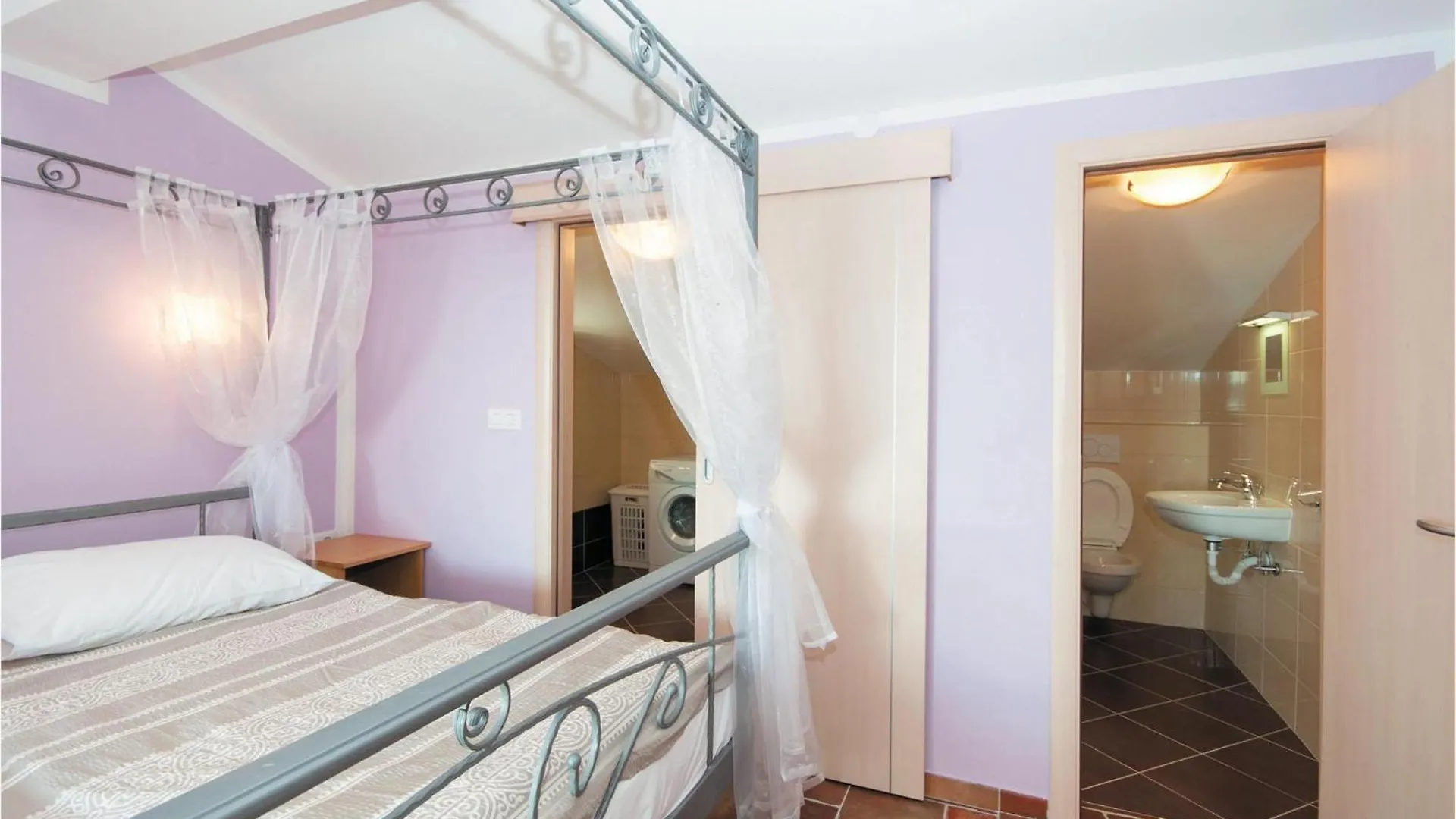 4 Bedroom Lovely Home In Supetarska Draga
