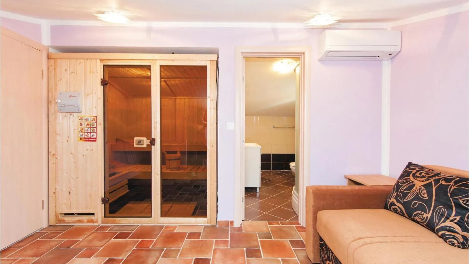 Holiday home 4 Bedroom Lovely Home In Supetarska Draga