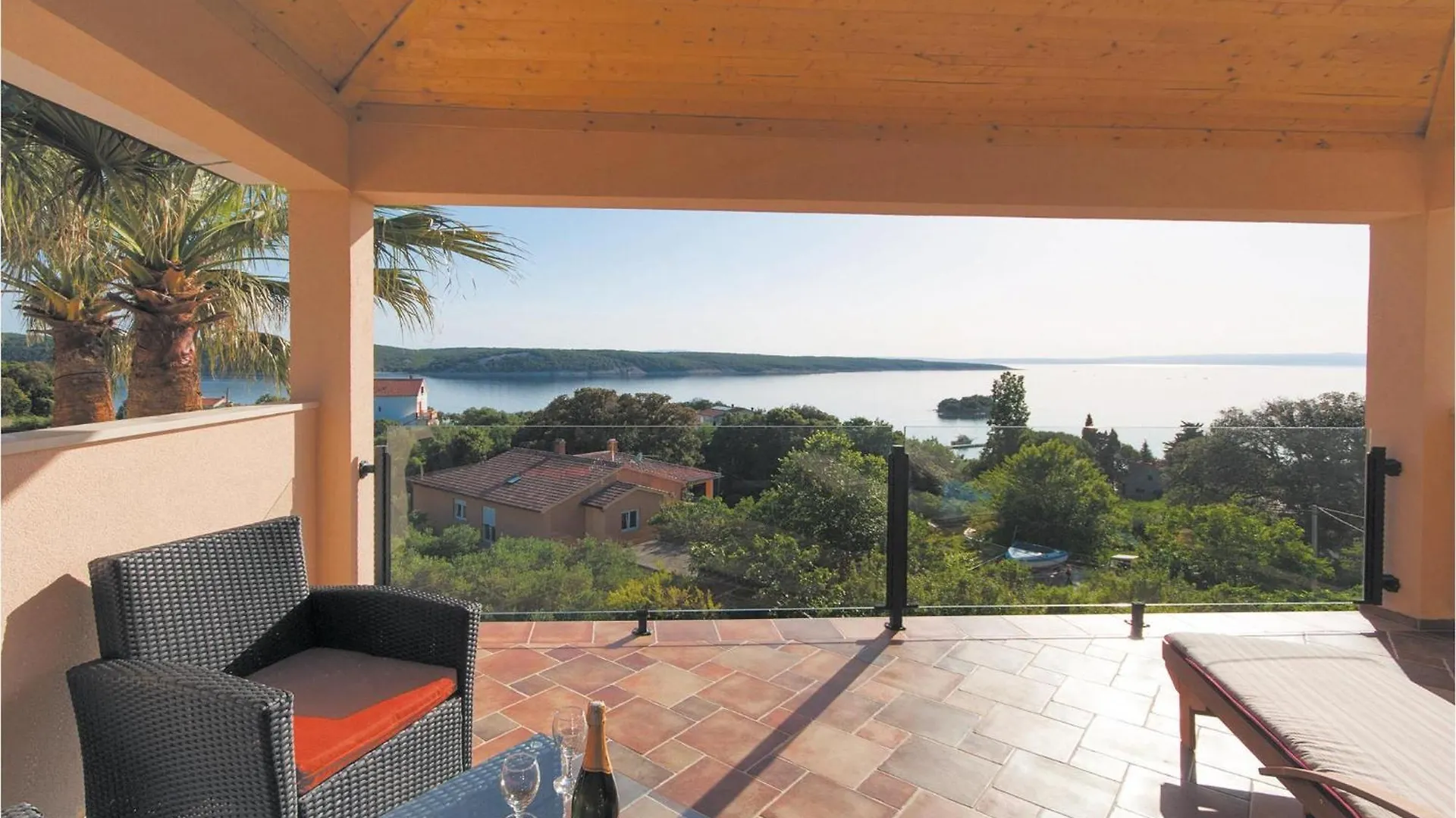 4 Bedroom Lovely Home In Supetarska Draga Holiday home