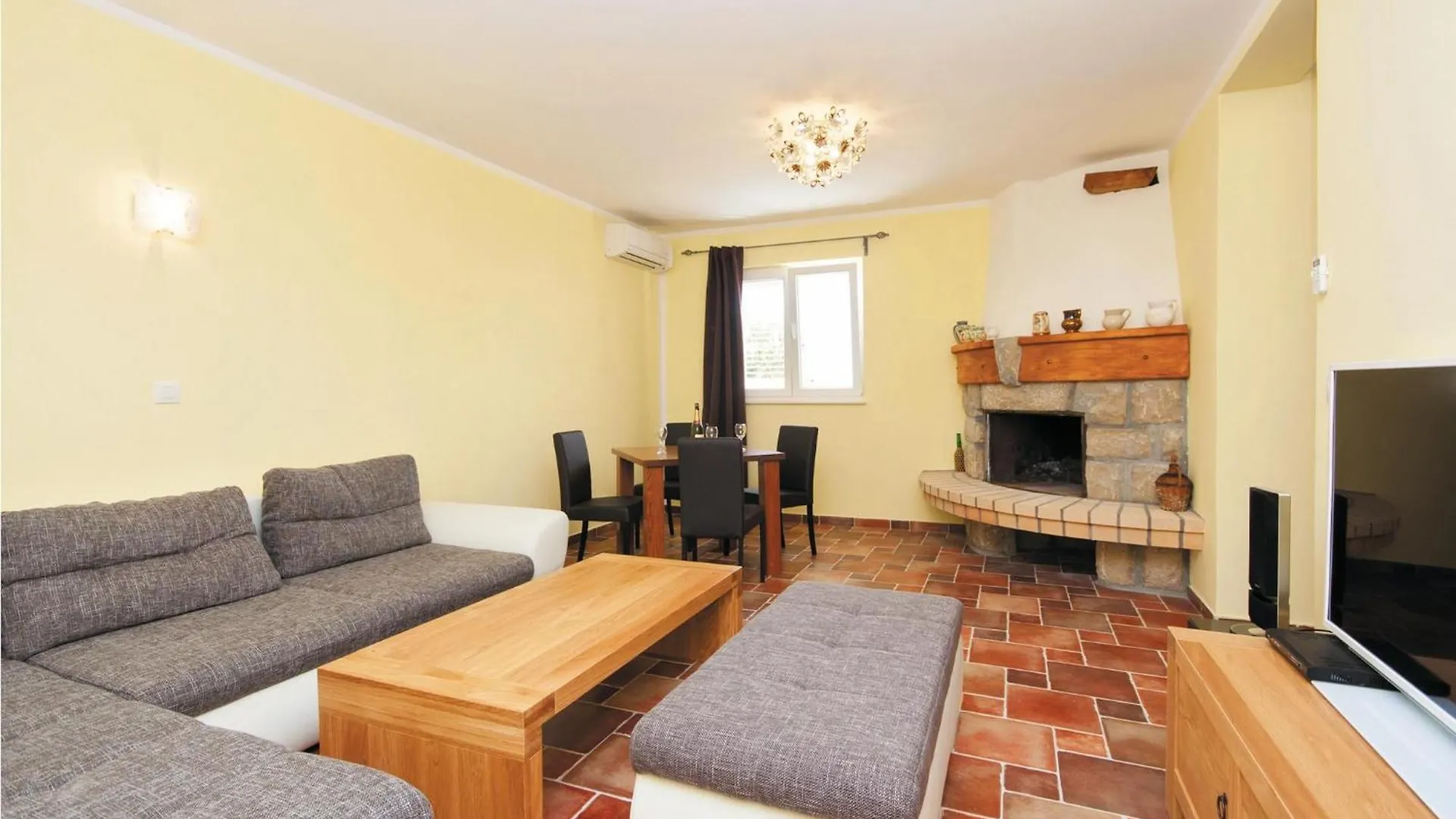 4 Bedroom Lovely Home In Supetarska Draga Croatia