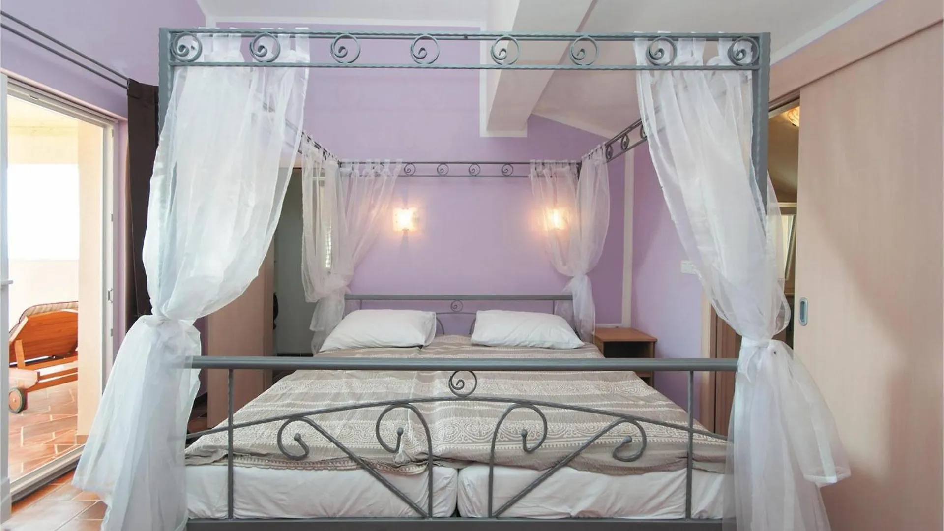 4 Bedroom Lovely Home In Supetarska Draga Holiday home