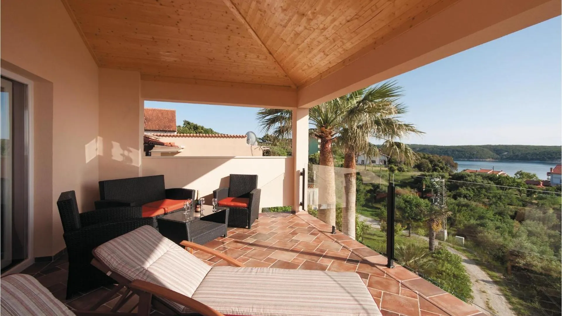 4 Bedroom Lovely Home In Supetarska Draga 0*,