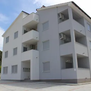  Apartman Petrusic
